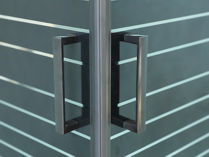 SQ 二重穴ハンドルが付いている黒いアルミニウム プロファイルの正方形のスライド シャワーのエンクロージャ SQ 二重穴ハンドルが付いている黒いアルミニウム プロファイルの正方形のスライド シャワーのエンクロージャ