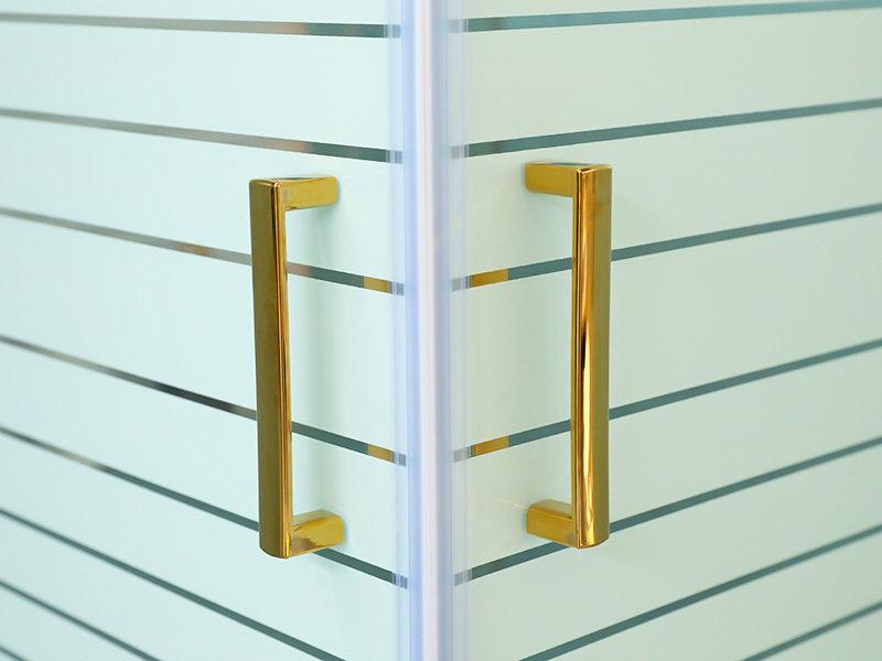 正方形のスライド式シャワーエンクロージャ、印刷付き透明強化ガラス、ゴールドアルミニウムプロファイル、二重穴ハンドル、トレイ付き 正方形のスライド式シャワーエンクロージャ、印刷付き透明強化ガラス、ゴールドアルミニウムプロファイル、二重穴ハンドル、トレイ付き