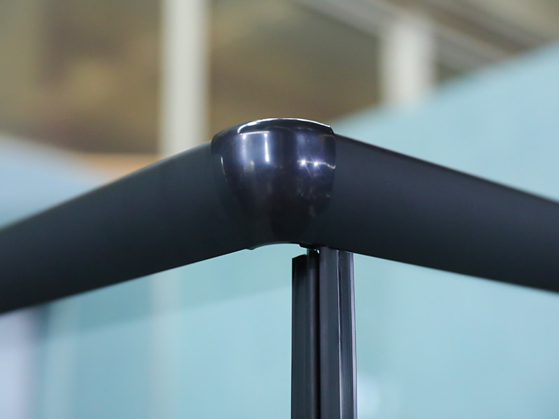 RE スライド式シャワーエンクロージャ、印刷付き透明強化ガラス、ブラックアルミニウムプロファイル、二重穴ハンドル、トレイ付き RE スライド式シャワーエンクロージャ、印刷付き透明強化ガラス、ブラックアルミニウムプロファイル、二重穴ハンドル、トレイ付き