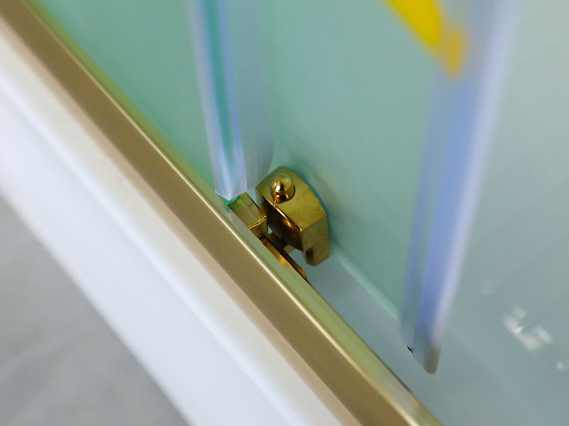 RE スライド式シャワーエンクロージャ、印刷付きマット強化ガラス、ゴールドアルミニウムプロファイル、二重穴ハンドル、トレイ付き RE スライド式シャワーエンクロージャ、印刷付きマット強化ガラス、ゴールドアルミニウムプロファイル、二重穴ハンドル、トレイ付き