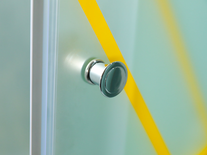 RE スライド式シャワーエンクロージャ、印刷付きマット強化ガラス、ゴールドアルミニウムプロファイル、二重穴ハンドル、トレイ付き RE スライド式シャワーエンクロージャ、印刷付きマット強化ガラス、ゴールドアルミニウムプロファイル、二重穴ハンドル、トレイ付き