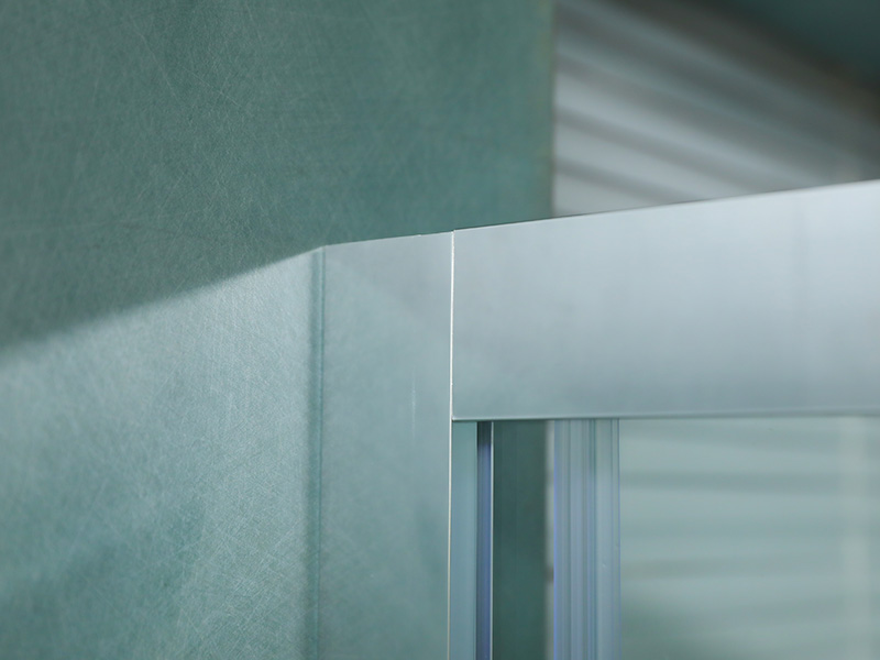 正方形のスライド式シャワーエンクロージャ、印刷付き透明強化ガラス、白いアルミニウムプロファイル、二重穴ハンドル、トレイ付き 正方形のスライド式シャワーエンクロージャ、印刷付き透明強化ガラス、白いアルミニウムプロファイル、二重穴ハンドル、トレイ付き