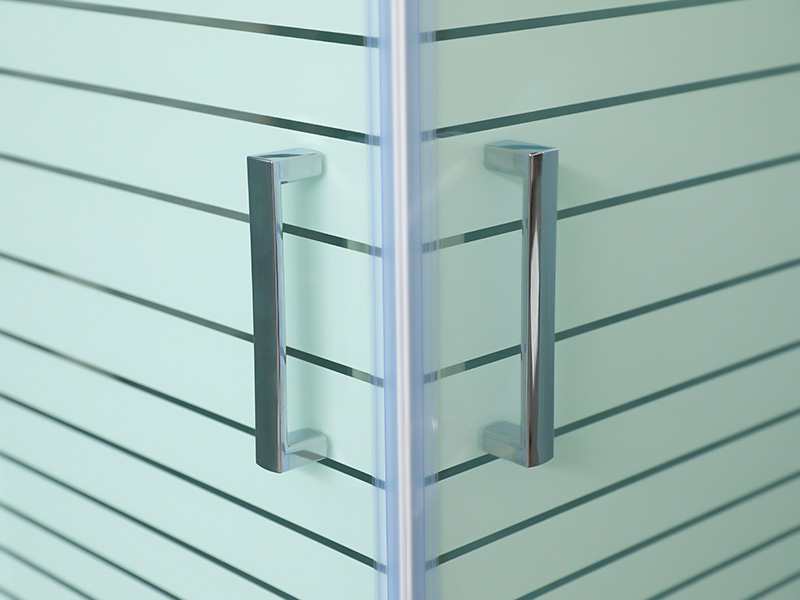 正方形のスライド式シャワーエンクロージャ、印刷付き透明強化ガラス、白いアルミニウムプロファイル、二重穴ハンドル、トレイ付き 正方形のスライド式シャワーエンクロージャ、印刷付き透明強化ガラス、白いアルミニウムプロファイル、二重穴ハンドル、トレイ付き